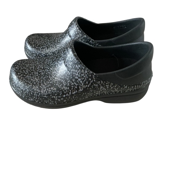 Crocs women’s Neria pro II graphic work clog dual comfort nurse work shoes Sz 6 - Picture 1 of 8
